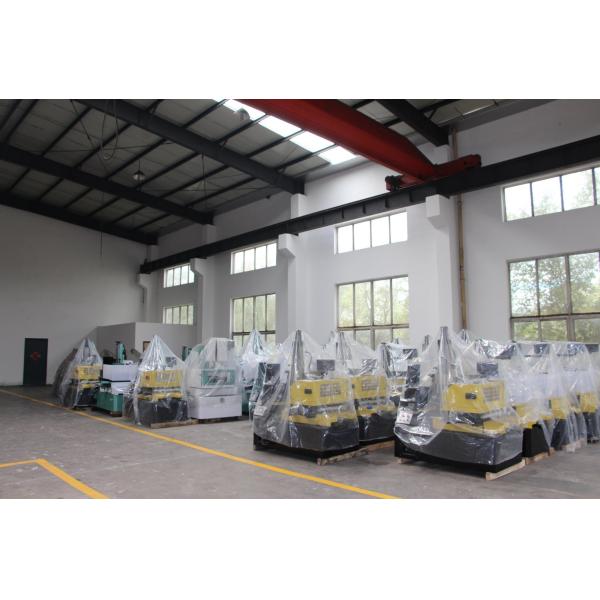 Customization CNC Vertical Milling Machine Vm540 with Fanuc Control System