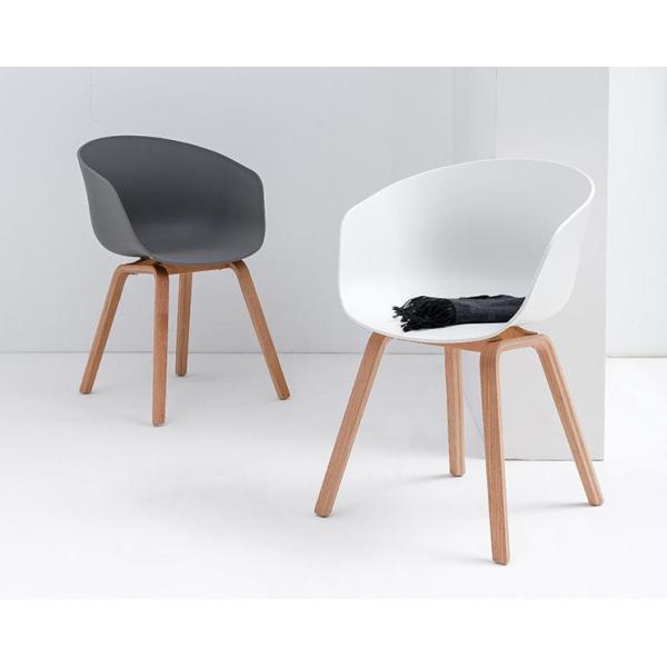 Nordic simple plastic leisure chair Hale dining chair creative wood foot coffee shop chair theme restaurant chair