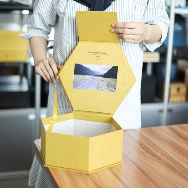 Professional Customization Golden Hexagon Video Packaging Box 7 Inch LCD Display Gift Box For Ring Flower Promotional