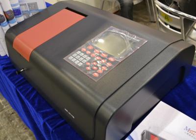Sulfureto visível ultravioleta do espectrofotômetro do amino nitrogênio com uma varredura do comprimento de onda