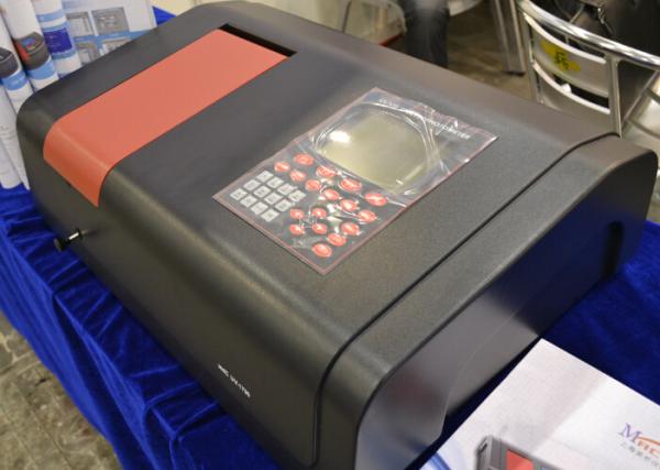 Sulfureto visível ultravioleta do espectrofotômetro do amino nitrogênio com uma varredura do comprimento de onda