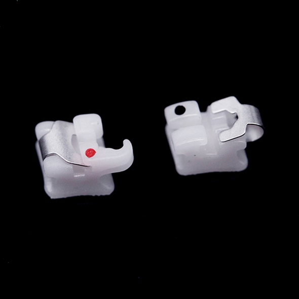 Brackets MBT de autoligado cerámico de alto rendimiento 0,022 0,018 WH para un movimiento eficiente de los dientes