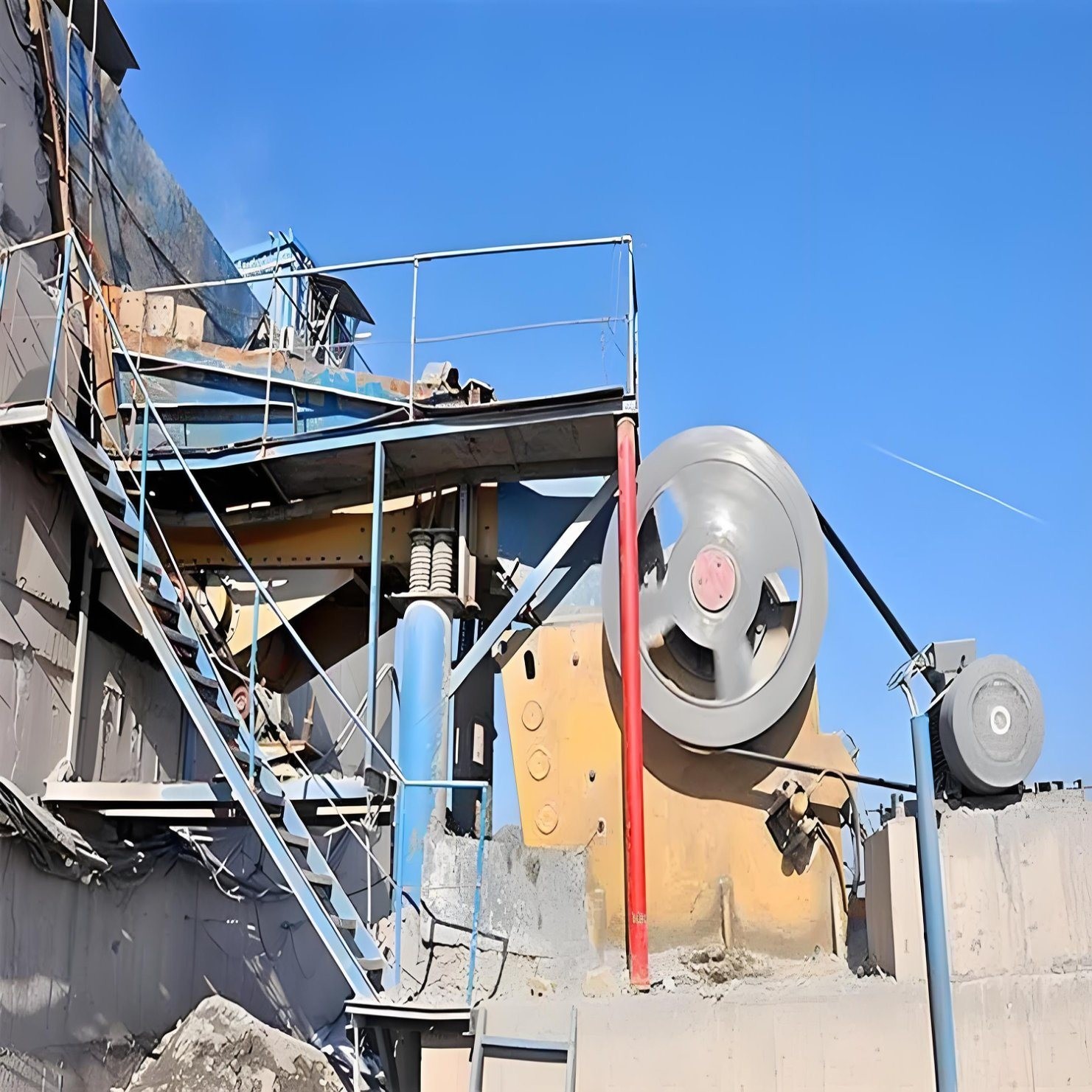 Pec Ore Jaw Crusher with Vibrating Screen Outlet Size 100-300mm and Performance