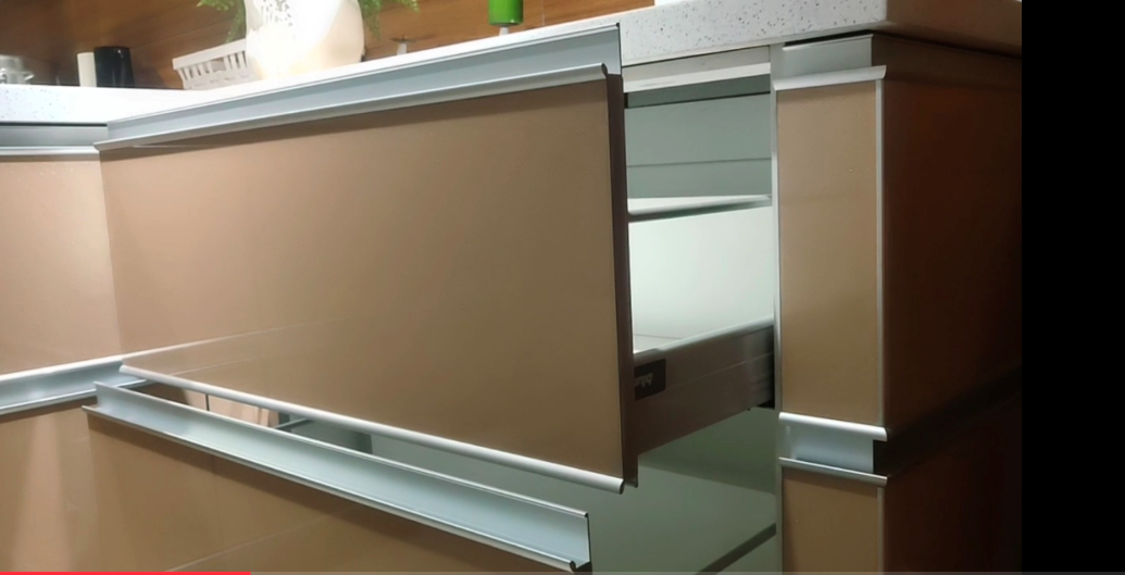 Factory Directly Long Handle for Cabinet Wardrobe Cupboard Kitchen Pulls Xj0050 Long Handle
