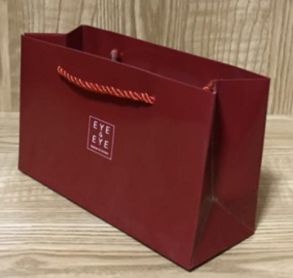 O brilho laminou o saco de papel durável 120gsm do OEM dos sacos de compras do papel de embalagem