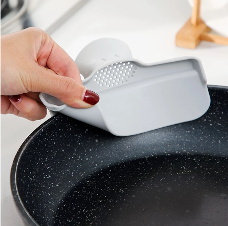 Silicone Utensils Hot Round Edge Clip-on Kitchen Food Funnel for Spaghetti Leaky Pan