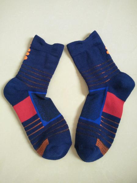 Cool Basketball Custom Cotton Sports Socks / Knitting Compression Socks For Men