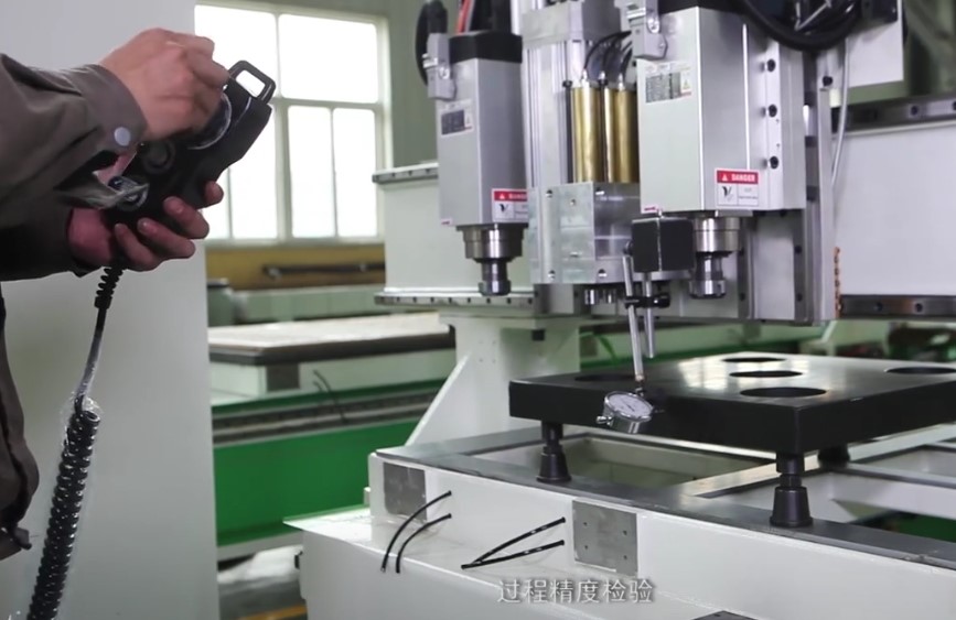 Оборудование вырезывания переклейки Cnc машины Cnc 1500 x 3000 алюминиевое режа автоматическое