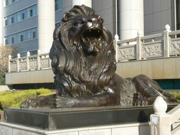 Antique Large Man fighting with lions bronze sculpture ,customized bronze statues, China sculpture supplier