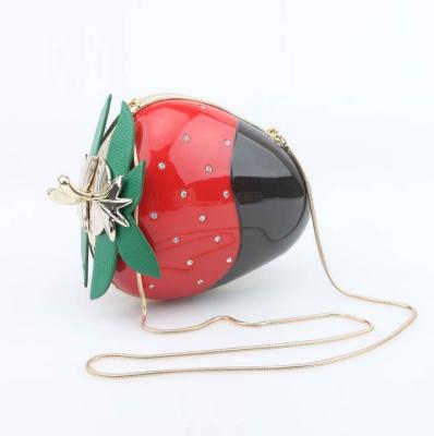2016 spring and summer new personalized mini strawberry fruit hand shoulder bag Messenger chain acrylic Dinner