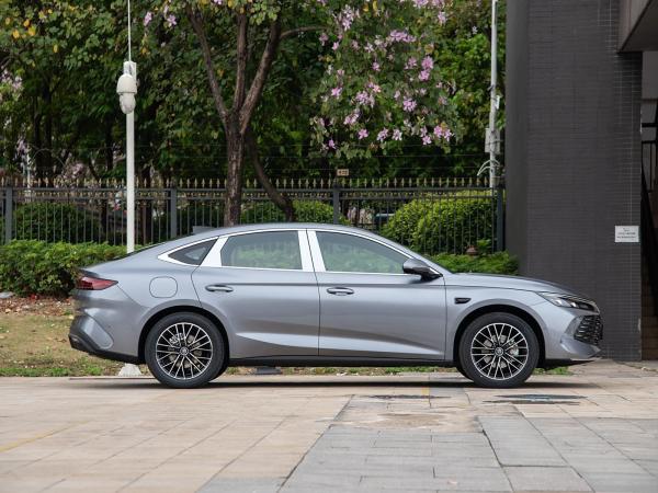 Geely 2025 DM-i Intelligent Driving Edition 80KM PHEV Sedan Popular Used Cars with VI Environmental Standards