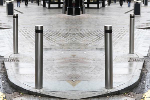 Pre Buried / Surface Type Steel Bollard Post , Street Furniture Bollards Scratch Resistant