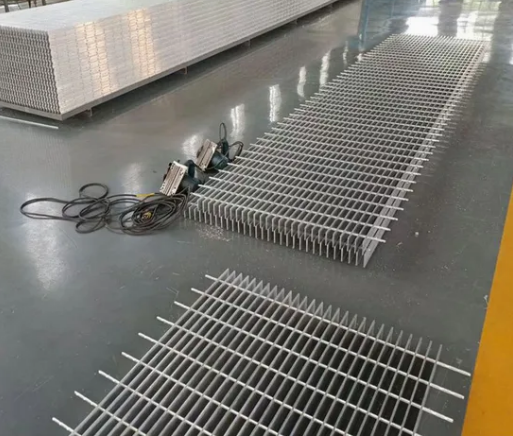 Hot Dipped Galvanized Steel Grating Heavy Duty Metal Grid Grating Panels Pressure Welded and Locked for High Load Capacity