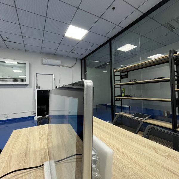 27inch Outdoor LCD Display with 1000nits Brightness and Capacitive Touch for Digital Signage and Interactive Tablet