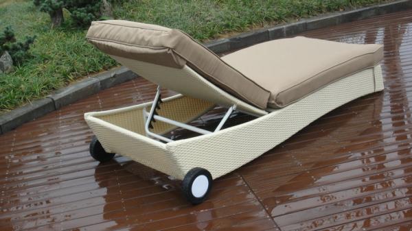 Adjustable Swimming Pool Side Rattan Sun Lounger , Hand-Woven