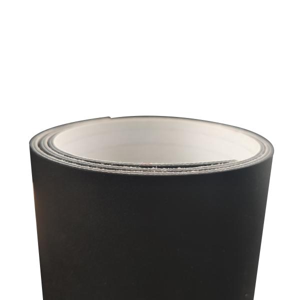 Des bandes transporteuses en PVC noir innovantes pour des solutions de fabrication de plastique