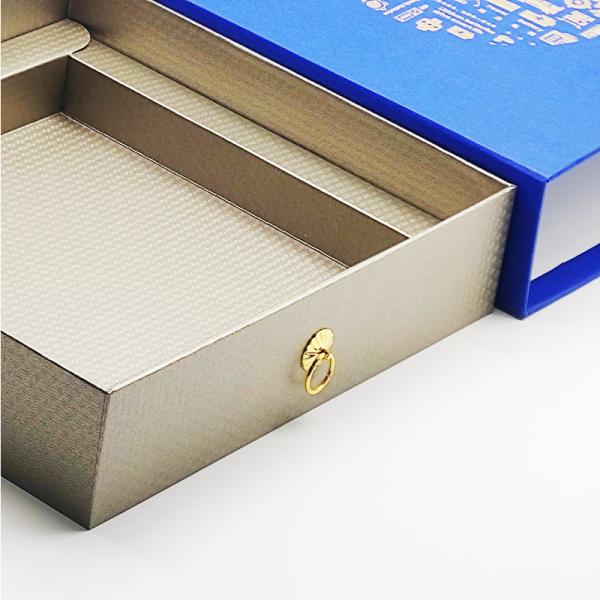 Коробки футболки Эко упаковывая повторно использовали ящик сползая подарочную коробку картона одежды с бумажным мешком