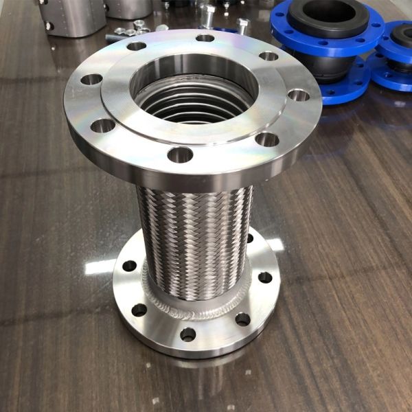 SS 304 Stainless Steel Metal Hose with Flange Connection and Corrugated Design for Flexible Use