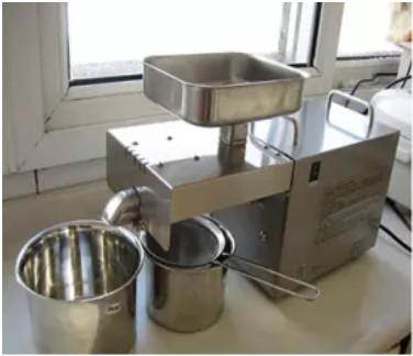 Expeller Cold Oil Press Machine 1ton/ H 1.1kw Pump