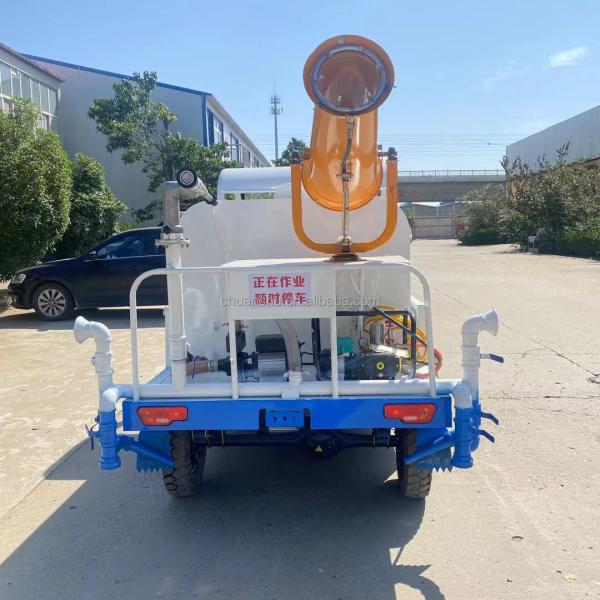 Véhicule de pulvérisation de brouillard électrique pur à quatre roues pour économie d'énergie et protection de l'environnement