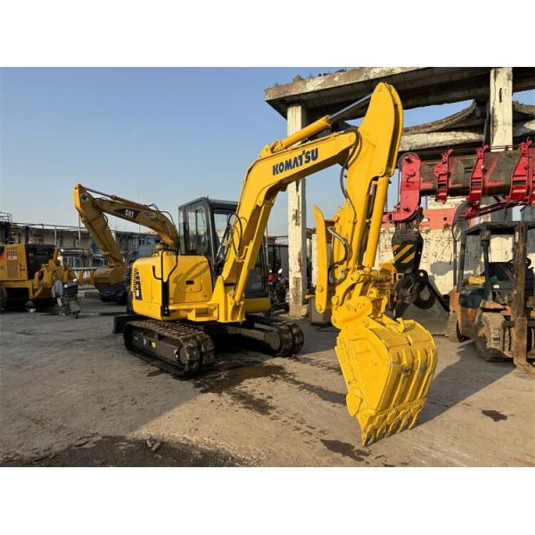 Экскаватор Komatsu PC56 с емкостью в 0,22 м3 и рабочей массой 5300 кг