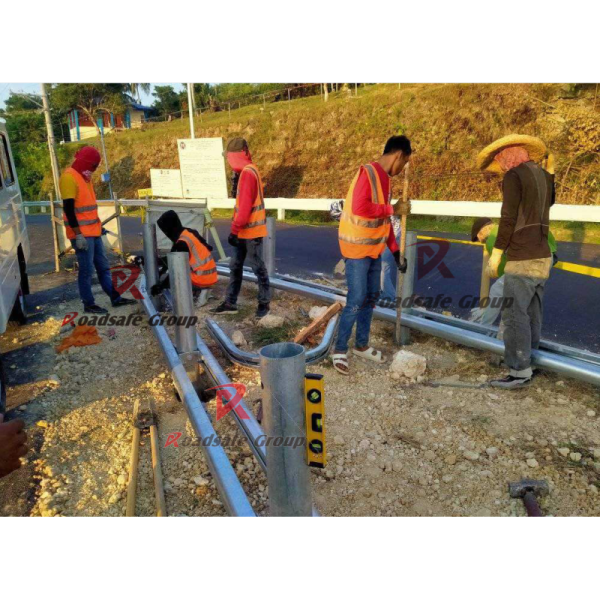 BEIJING ROADSAFE Highway PU Polyurethane Rolling Barrier System Anti-Collision Safety Guardrail