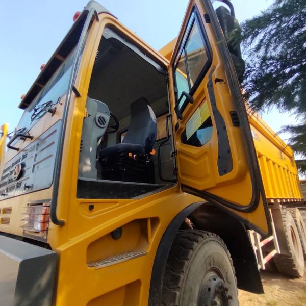 Manual Transmission Heavy Duty Dumper on Sinotruk Chassis with Power Assisted Steering