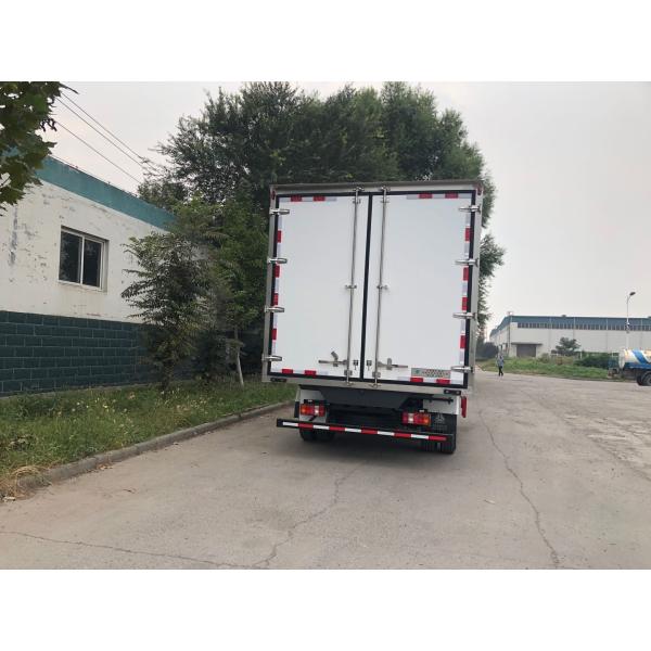 Реклама обязанности света SINOTRUK HOWO 4x2 перевозит электрический груз на грузовиках