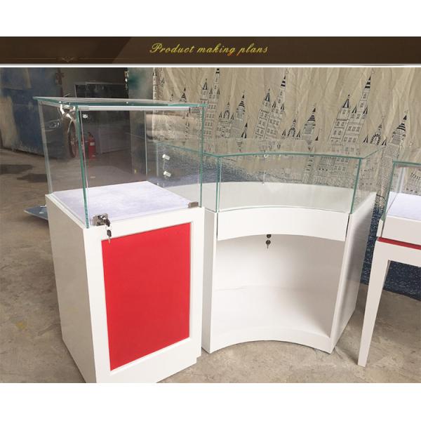 Витрины ювелирного магазина дизайна моды с замком/фарой/оборудованием