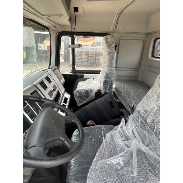 SHACMAN dump truck, equipped with a quick-shift gearbox and a diesel engine