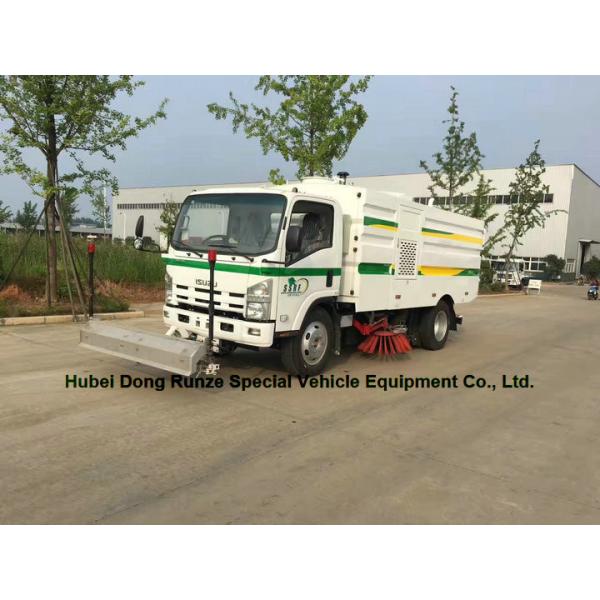 Multifunctional ISUZU Road Cleaning Truck , Vacuum Broom Sweeper Truck