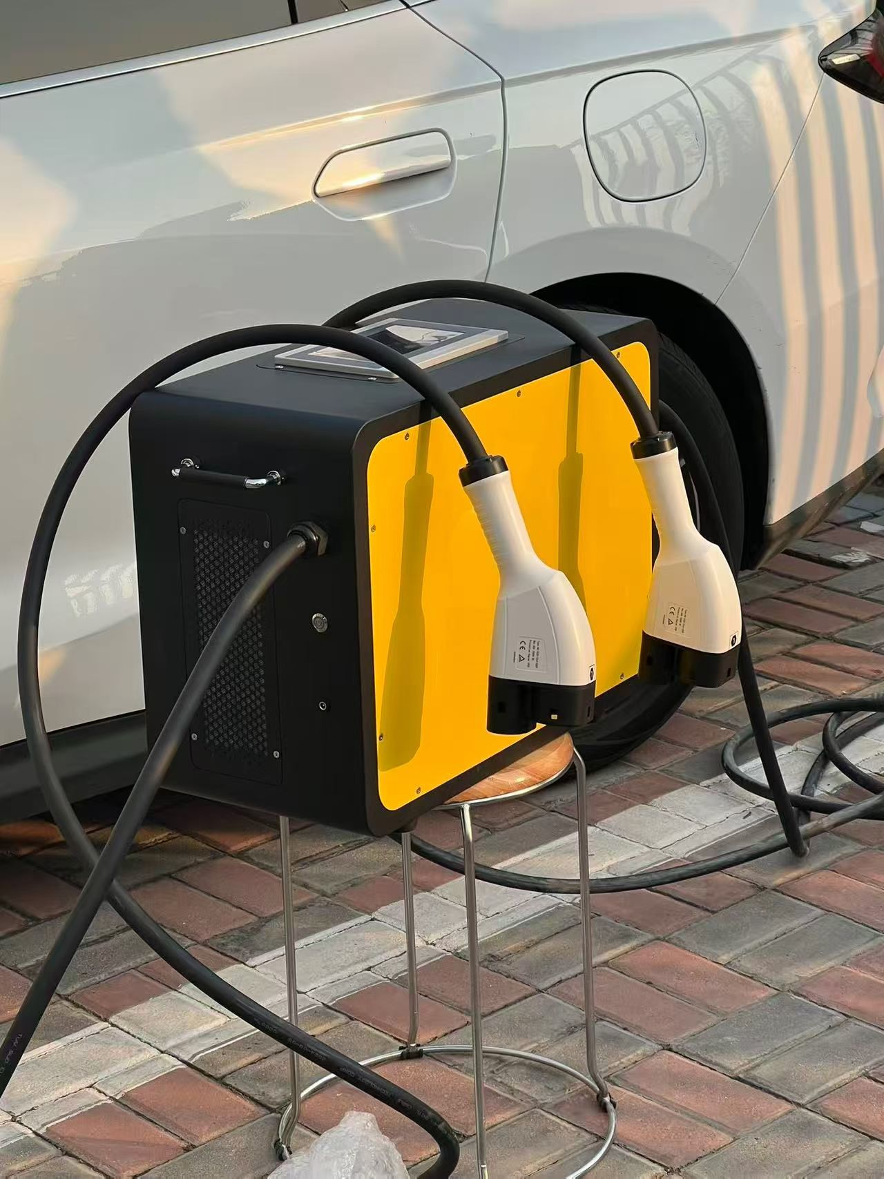 20kW V2V Vehicle-to-Vehicle DC EV Charger | Mobile EV Rescue Charger with CCS1 CCS2 CHAdeMO GB/T NACS
