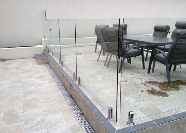 Curved Frameless Glass Deck Railing Systems Floor Mounted With Stainless Steel Spigot