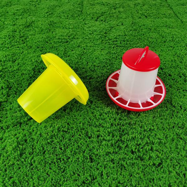 Modern Freestanding Poultry Feeder Red / White Plastic Cylinder