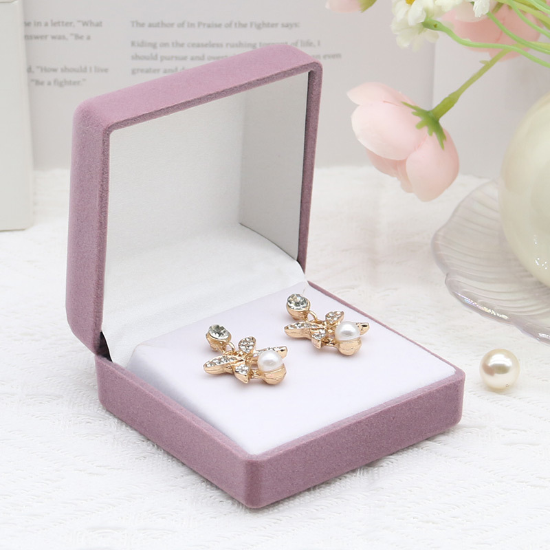 Minimalist Velvet Jewelry Box Packaging Rectangular Design Soft Puffy Cushion Shape