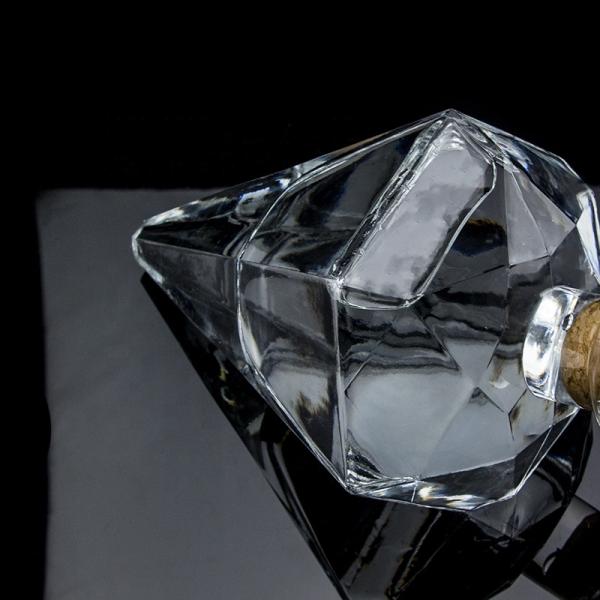 Grabación de logotipo personalizado Transparente Diseño único Forma Botella de vidrio de ginebra con corcho