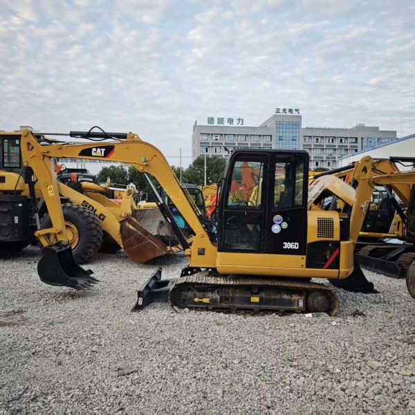 Used Caterpillar 306D Tracked Excavator with 400mm Wide Tracks for Stable Small-Scale Demolition