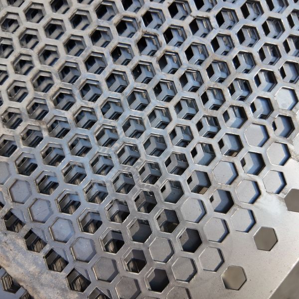 1000×2000mm Honeycomb Perforated Aluminum Sheet Metal For Interior Decoration
