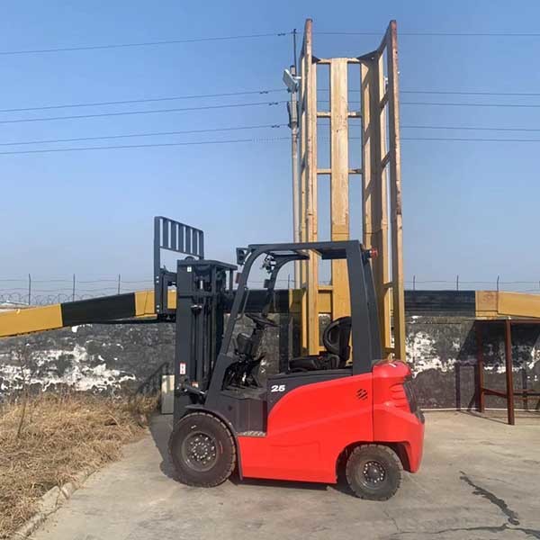 2500Kgs CPD25 2.5 Ton Electric Forklift AC Motor Lead Acid Battery Forklift