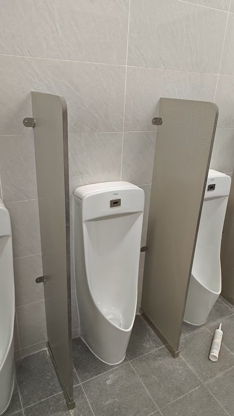 Compact HPL Toilet Partition, Commercial Restroom Stall Divider, Public Washroom Cubicle with Urinal Screen