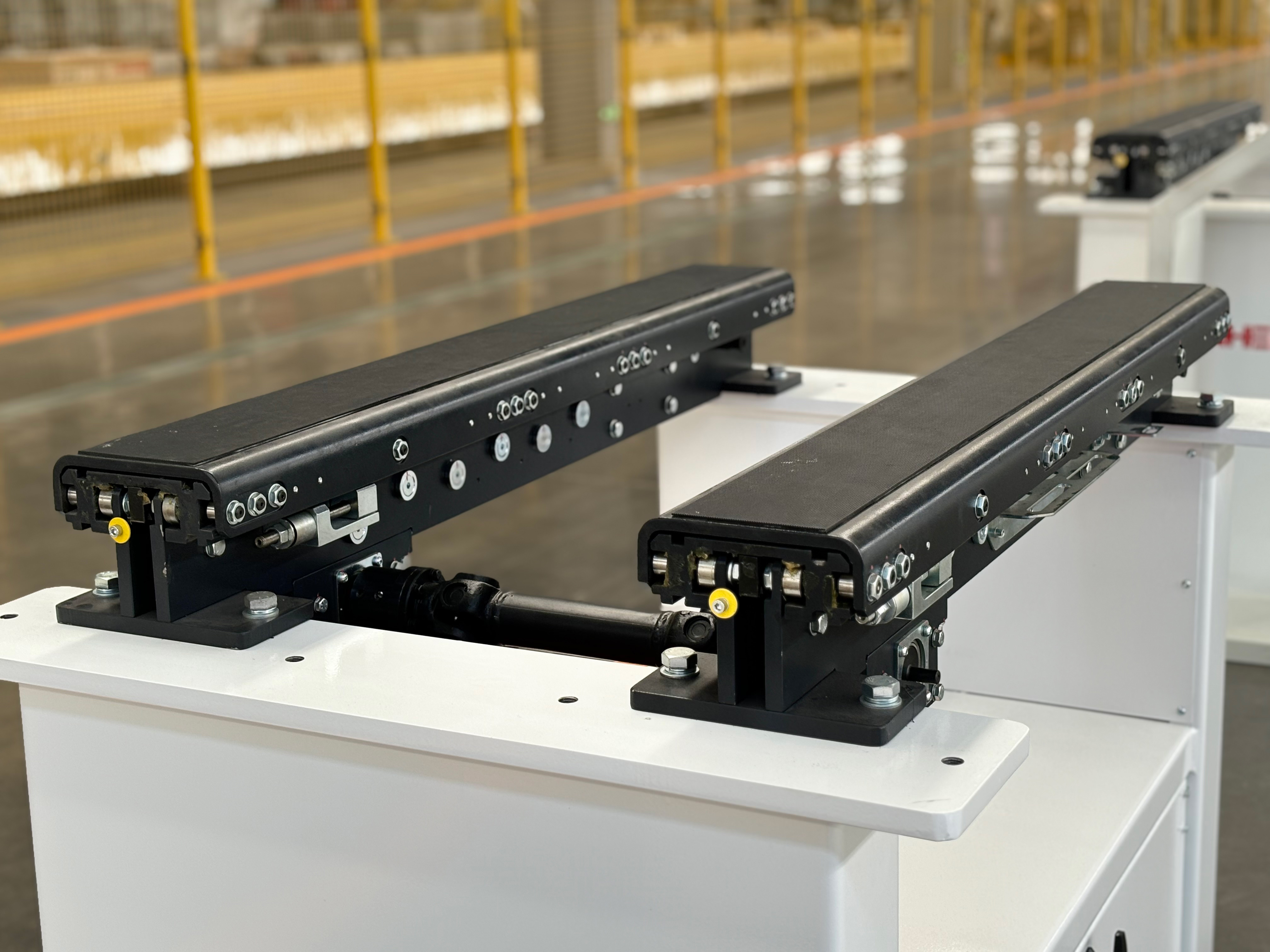 Lightweight Bin Telescopic Fork, 30 m/min High-Speed Handling for Automated Warehouses