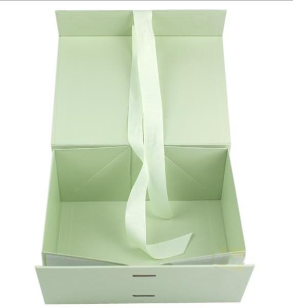 PSD 200g Foldable Cardboard Gift Boxes Printed Ribbon Magnetic Thickness 1.5mm