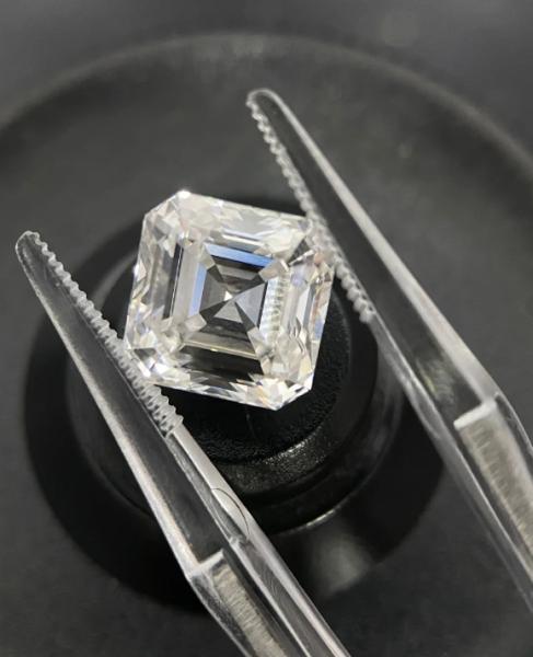 1.1ct Asscher Shape Diamond Pendant D VVS Lab Grown Diamonds 18K Gold
