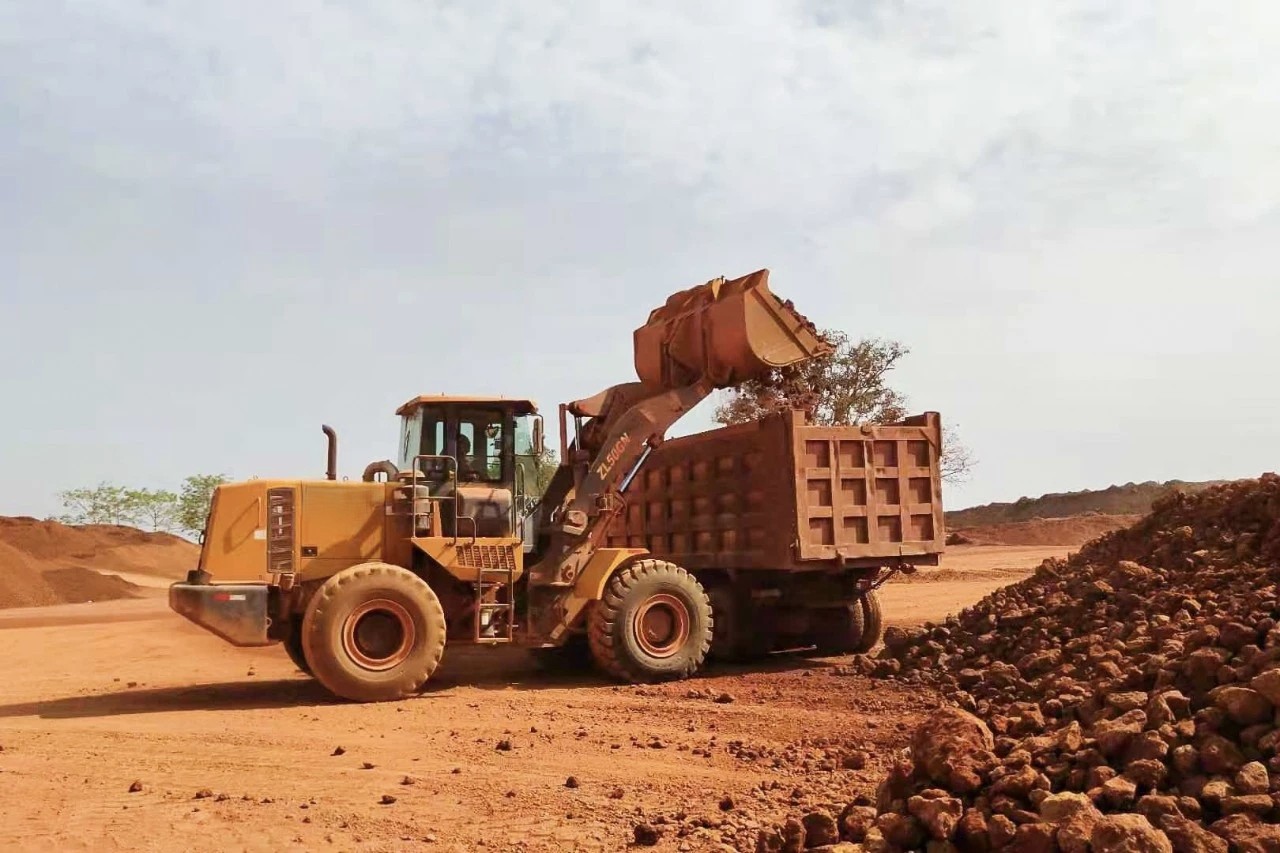 Compact Front End Loader Providing Superior Maneuverability and Strong Lifting Capability for Urban Construction Projects