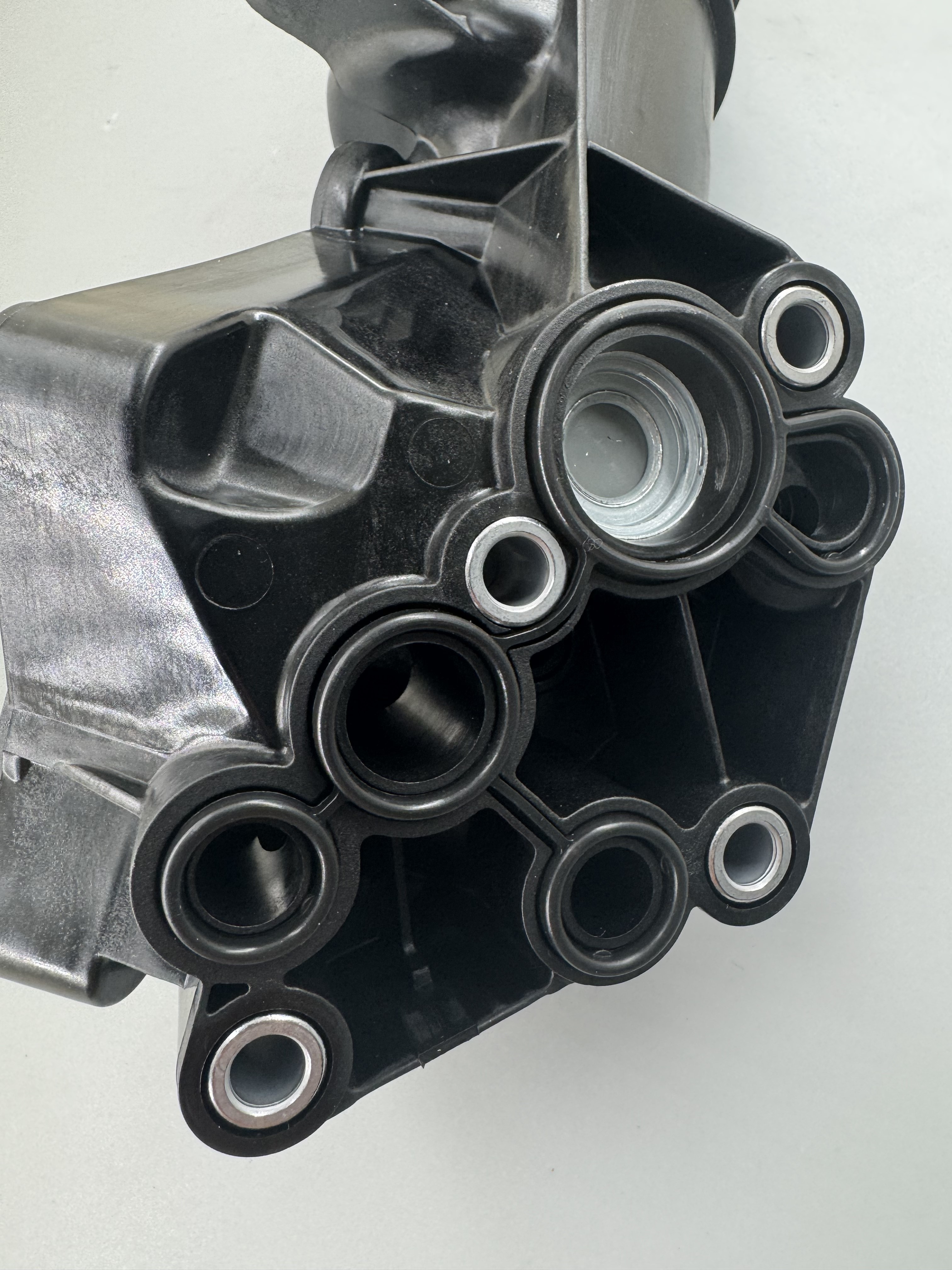 High-volume oil filter housing 07K 115 397 D for imported Golf 2.5