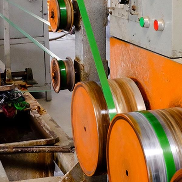 Деревянный паллет оборудует простирание поверхностного ровного ЛЮБИМЦА 5mm 19mm связывая создавая программу-оболочку фильм