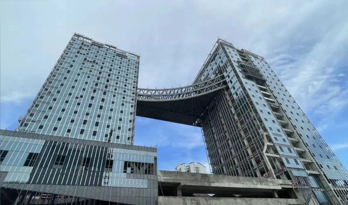 High light corrosion resistance Q355B custom steel structure office building construction
