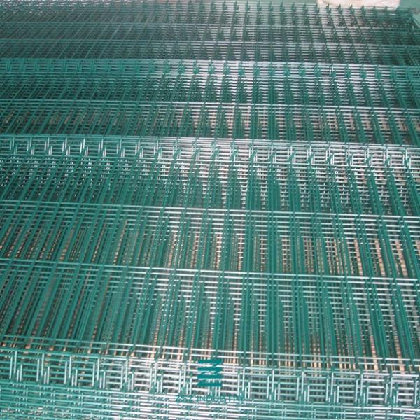 Triangular Bending Powder Coated Galvanized Welded Wire Mesh Fence
