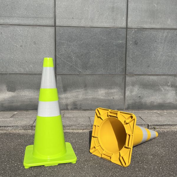 PVC 28inch 1.8kg 70cm Green Yellow Safety Barrier Cones For Traffic Control 700mm Road Safety Barrier