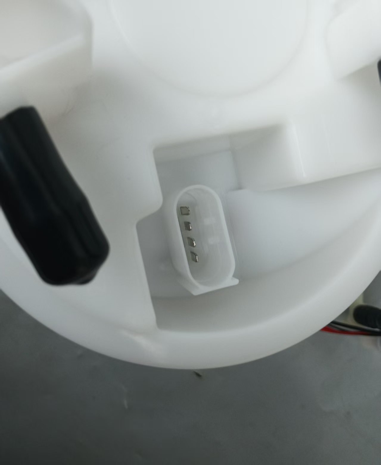 Hot Selling Electric Fuel Pump Assembly 2034703041 for Mercedes Benz